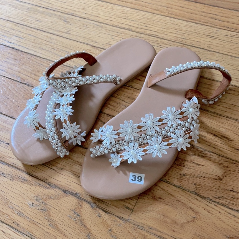 Women’s intricate leather + lace flip flops size 8